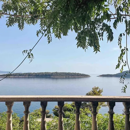 Prizba Tomas 1 公寓