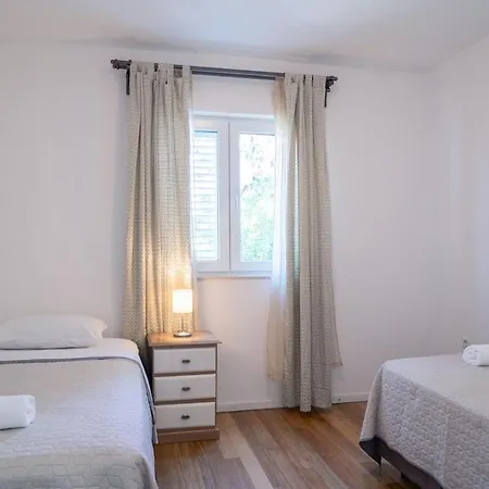 Prizba Tomas 1 * Blato (Korcula)